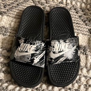 Nike Benassi Slides